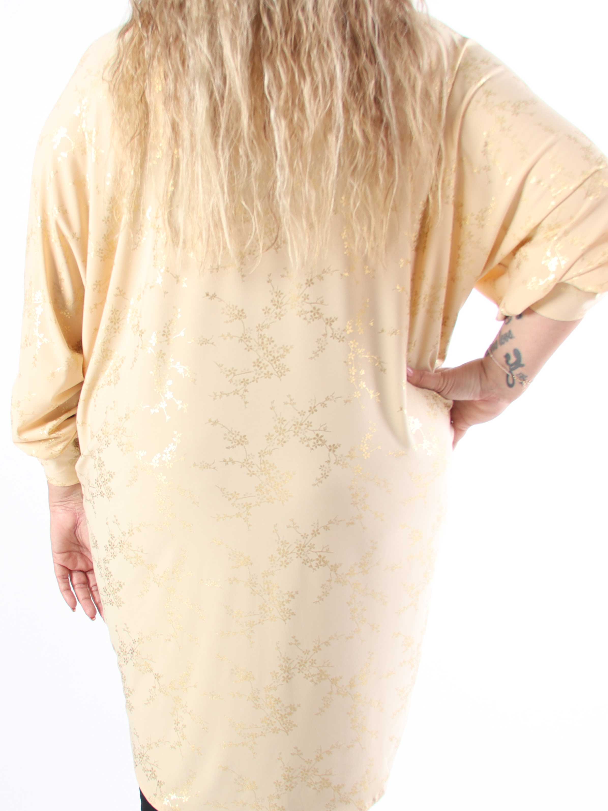 Mia Gold - Skjortklänning i plus size med resår och gulddetaljer